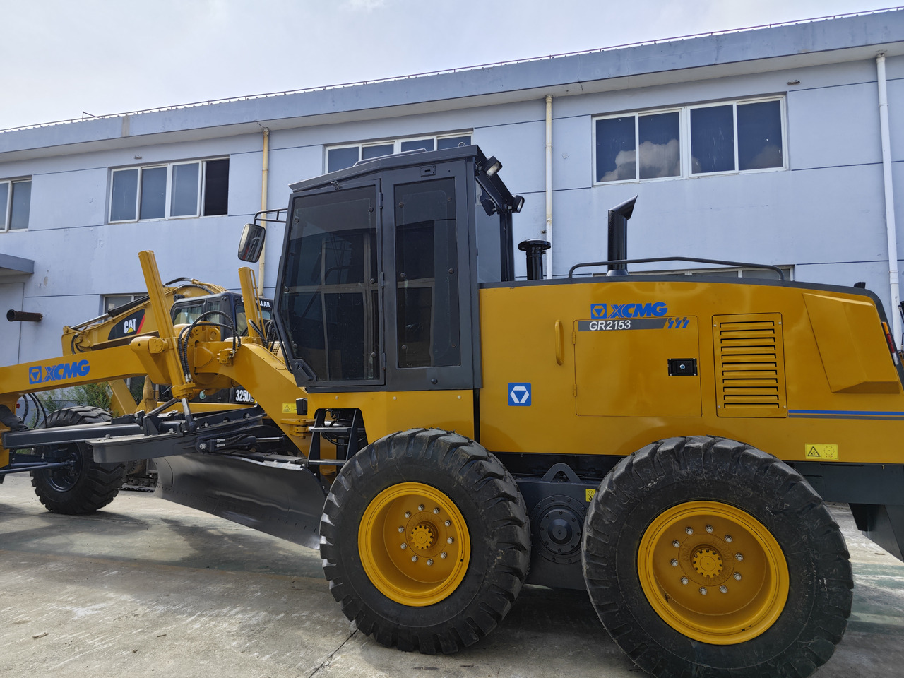 XCMG GR215 used motor grader - Grejdr: obrázek 3 XCMG GR215 used motor grader - Grejdr: obrázek 3