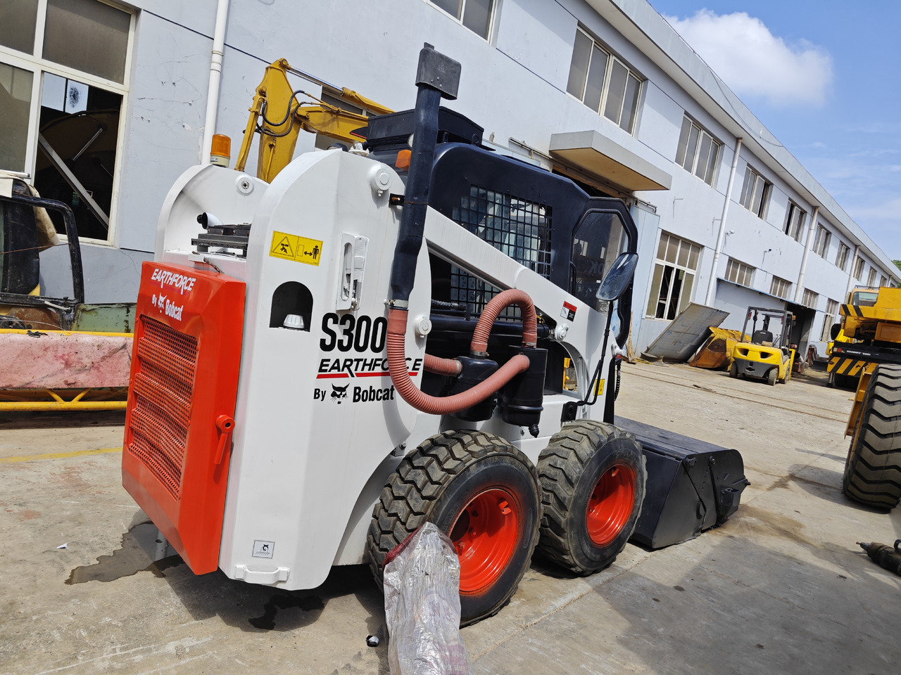 Bobcat S300 - Smykový nakladač: obrázek 4 Bobcat S300 - Smykový nakladač: obrázek 4