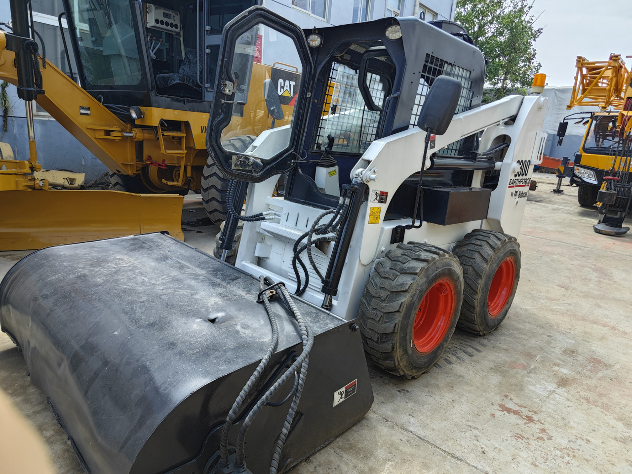Bobcat S300 - Smykový nakladač: obrázek 2 Bobcat S300 - Smykový nakladač: obrázek 2