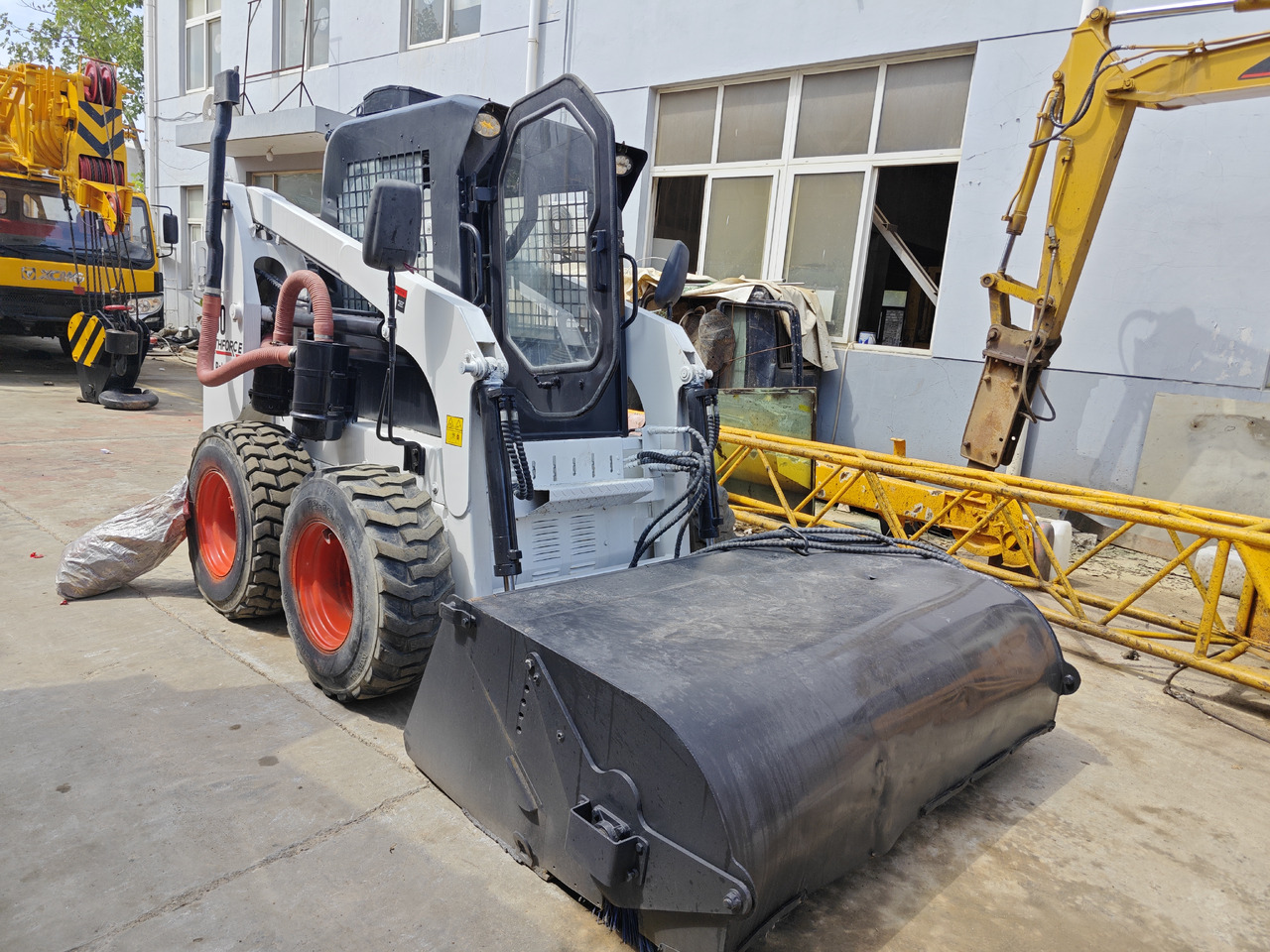 Bobcat S300 - Smykový nakladač: obrázek 3 Bobcat S300 - Smykový nakladač: obrázek 3