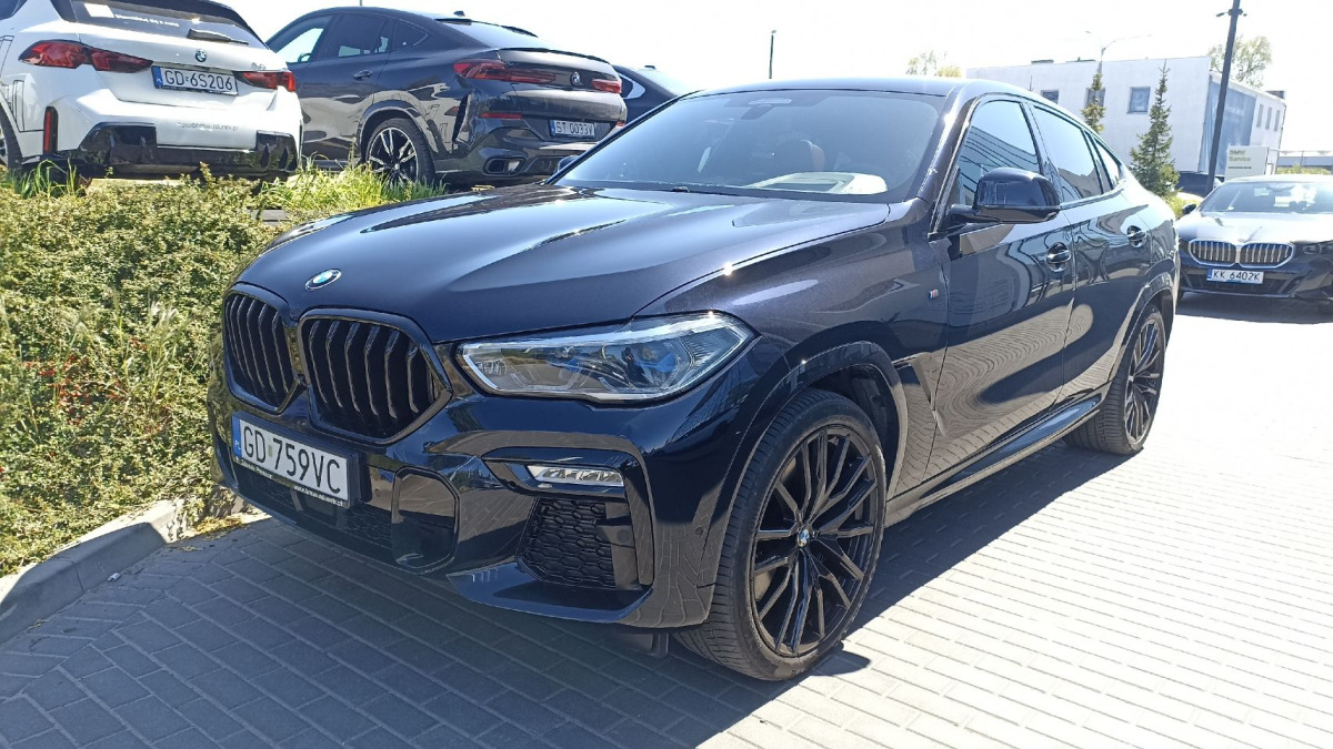 BMW X6 M50i SUV - SUV: obrázek 2 BMW X6 M50i SUV - SUV: obrázek 2