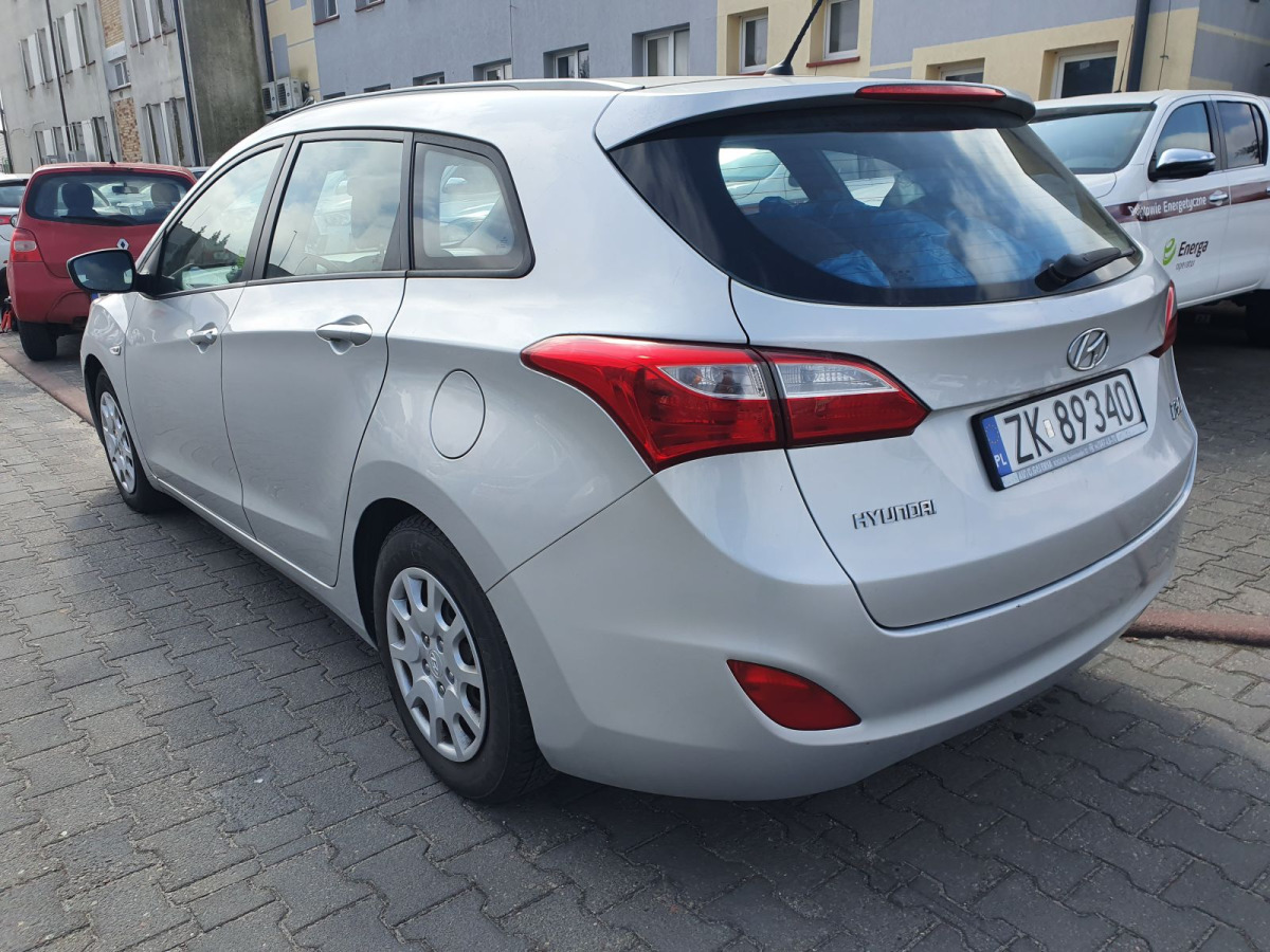 HYUNDAI I30 KOMBI - Osobní auto: obrázek 4 HYUNDAI I30 KOMBI - Osobní auto: obrázek 4
