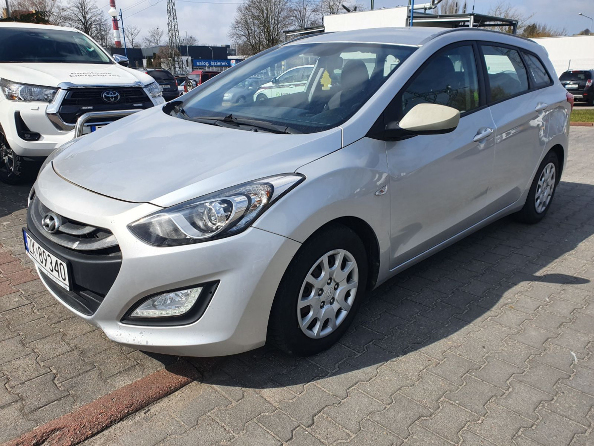 HYUNDAI I30 KOMBI - Osobní auto: obrázek 2 HYUNDAI I30 KOMBI - Osobní auto: obrázek 2