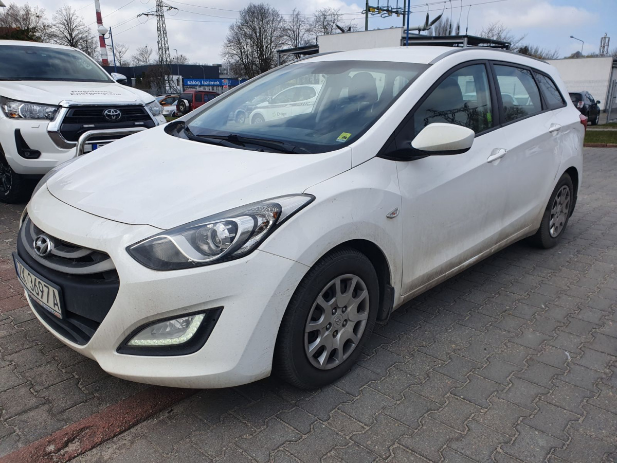HYUNDAI I30 KOMBI - Osobní auto: obrázek 2 HYUNDAI I30 KOMBI - Osobní auto: obrázek 2