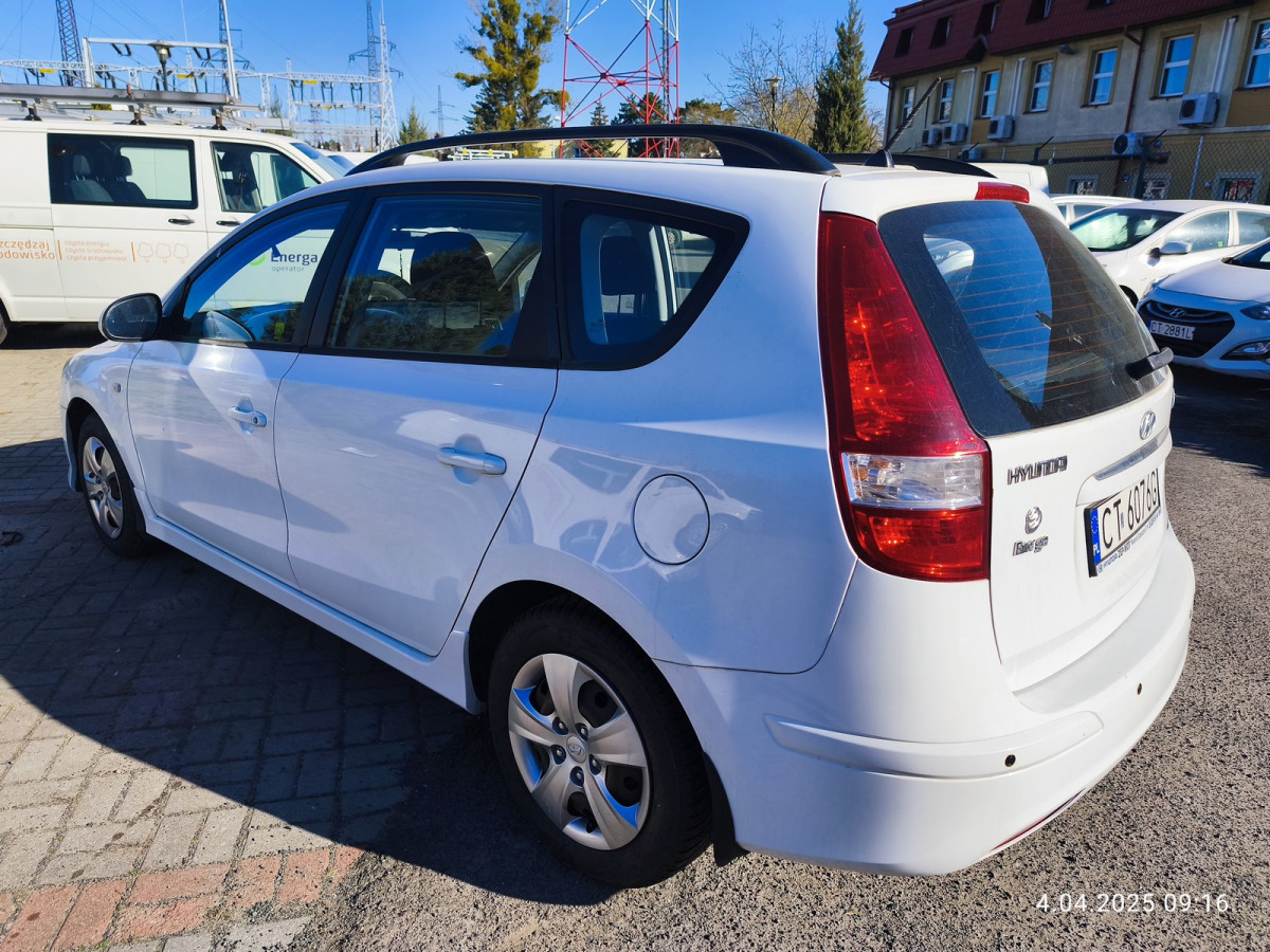 HYUNDAI I30 KOMBI - Osobní auto: obrázek 4 HYUNDAI I30 KOMBI - Osobní auto: obrázek 4