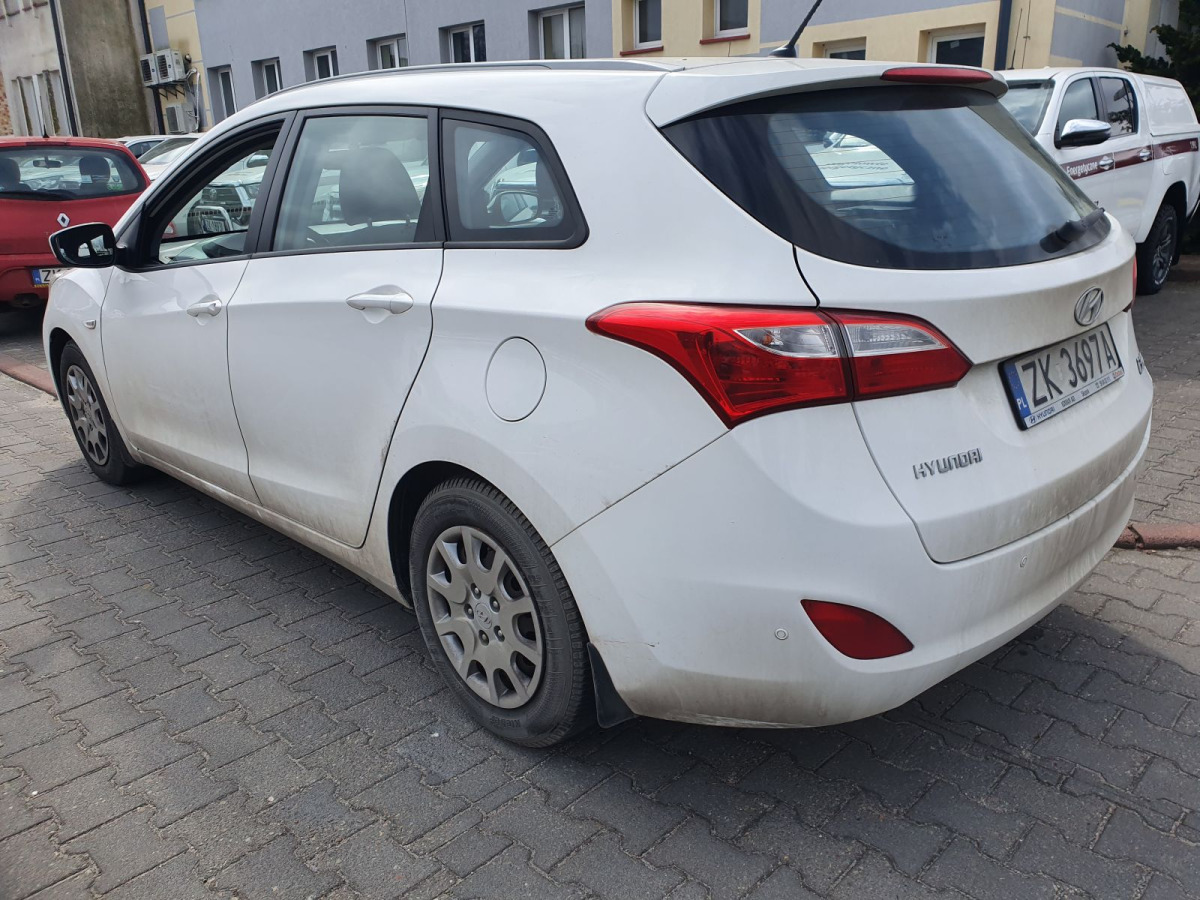 HYUNDAI I30 KOMBI - Osobní auto: obrázek 4 HYUNDAI I30 KOMBI - Osobní auto: obrázek 4