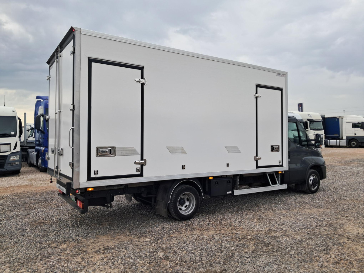 IVECO DAILY IZOTERMICZNY - Chladící dodávka: obrázek 4 IVECO DAILY IZOTERMICZNY - Chladící dodávka: obrázek 4