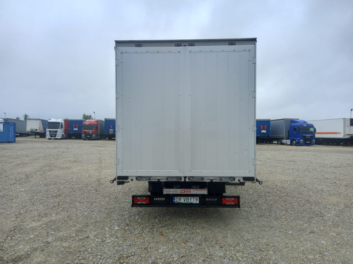 IVECO/JUSAM STANISŁAWJURKOWSKI 50C18/JU06 PLANDEKA - Plachtová dodávka: obrázek 4 IVECO/JUSAM STANISŁAWJURKOWSKI 50C18/JU06 PLANDEKA - Plachtová dodávka: obrázek 4