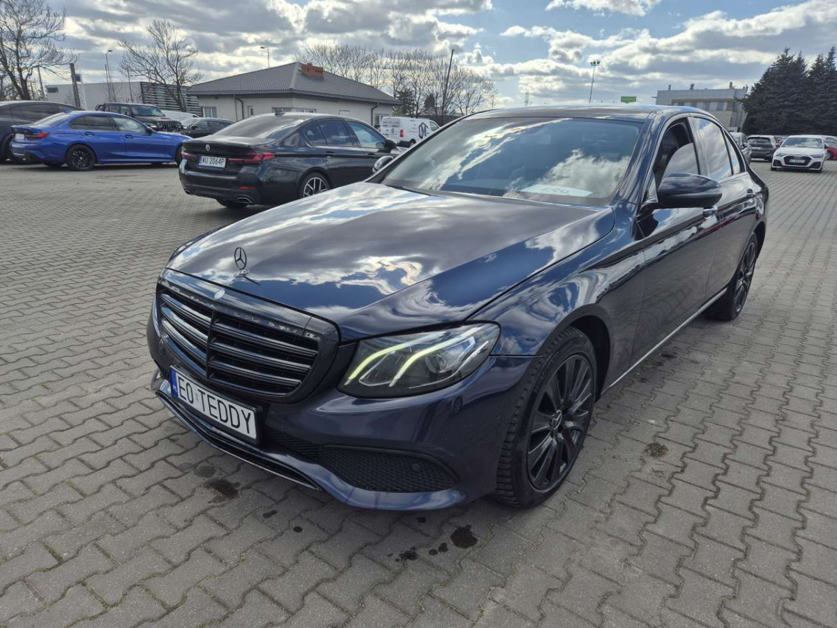 MERCEDES BENZ E 220 D 4MATIC SEDAN - Sedan: obrázek 2 MERCEDES BENZ E 220 D 4MATIC SEDAN - Sedan: obrázek 2