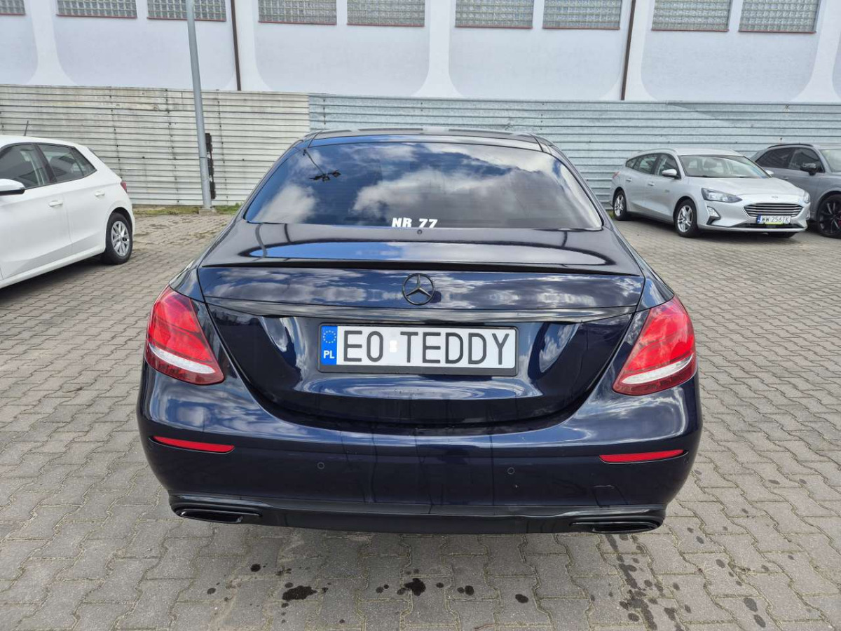 MERCEDES BENZ E 220 D 4MATIC SEDAN - Sedan: obrázek 5 MERCEDES BENZ E 220 D 4MATIC SEDAN - Sedan: obrázek 5