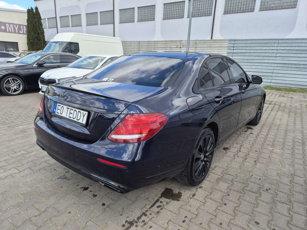 MERCEDES BENZ E 220 D 4MATIC SEDAN - Sedan: obrázek 4 MERCEDES BENZ E 220 D 4MATIC SEDAN - Sedan: obrázek 4