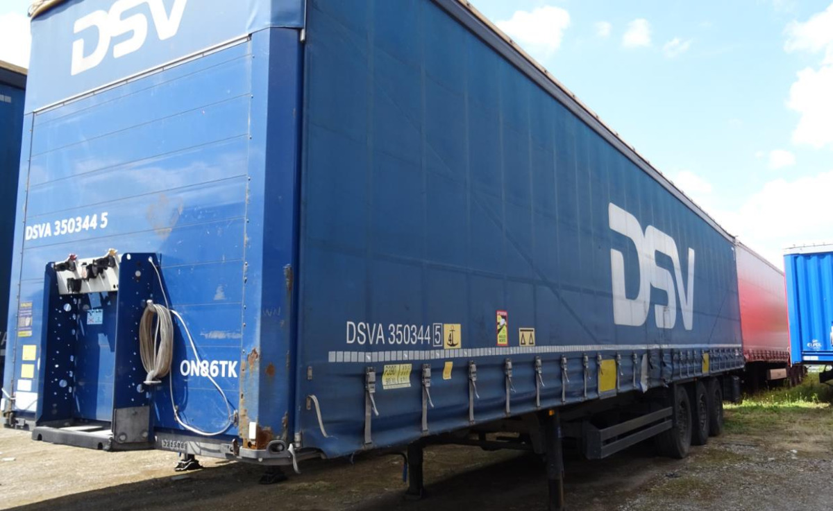 SCHMITZ CARGOBULL SCB S3 SKRZYNIOWA - Přívěs plato/ Valník: obrázek 1 SCHMITZ CARGOBULL SCB S3 SKRZYNIOWA - Přívěs plato/ Valník: obrázek 1