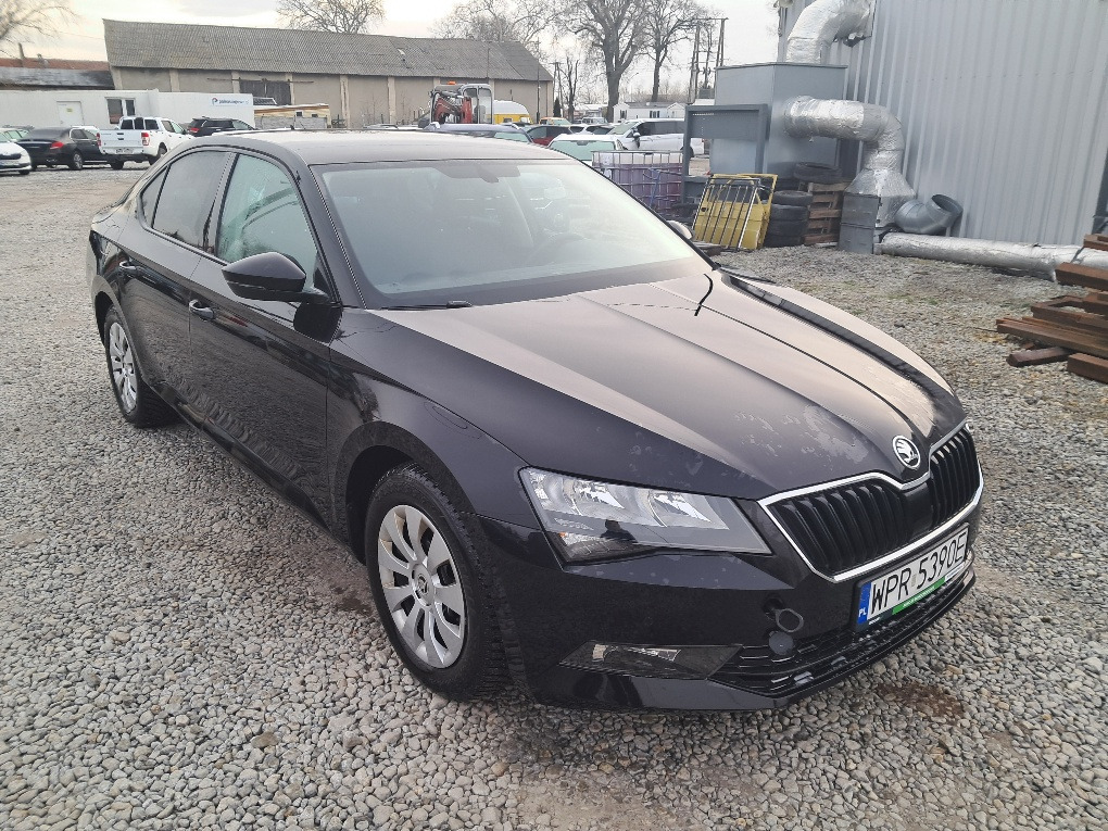 Osobní auto SKODA SUPERB LIFTBACK: obrázek 1