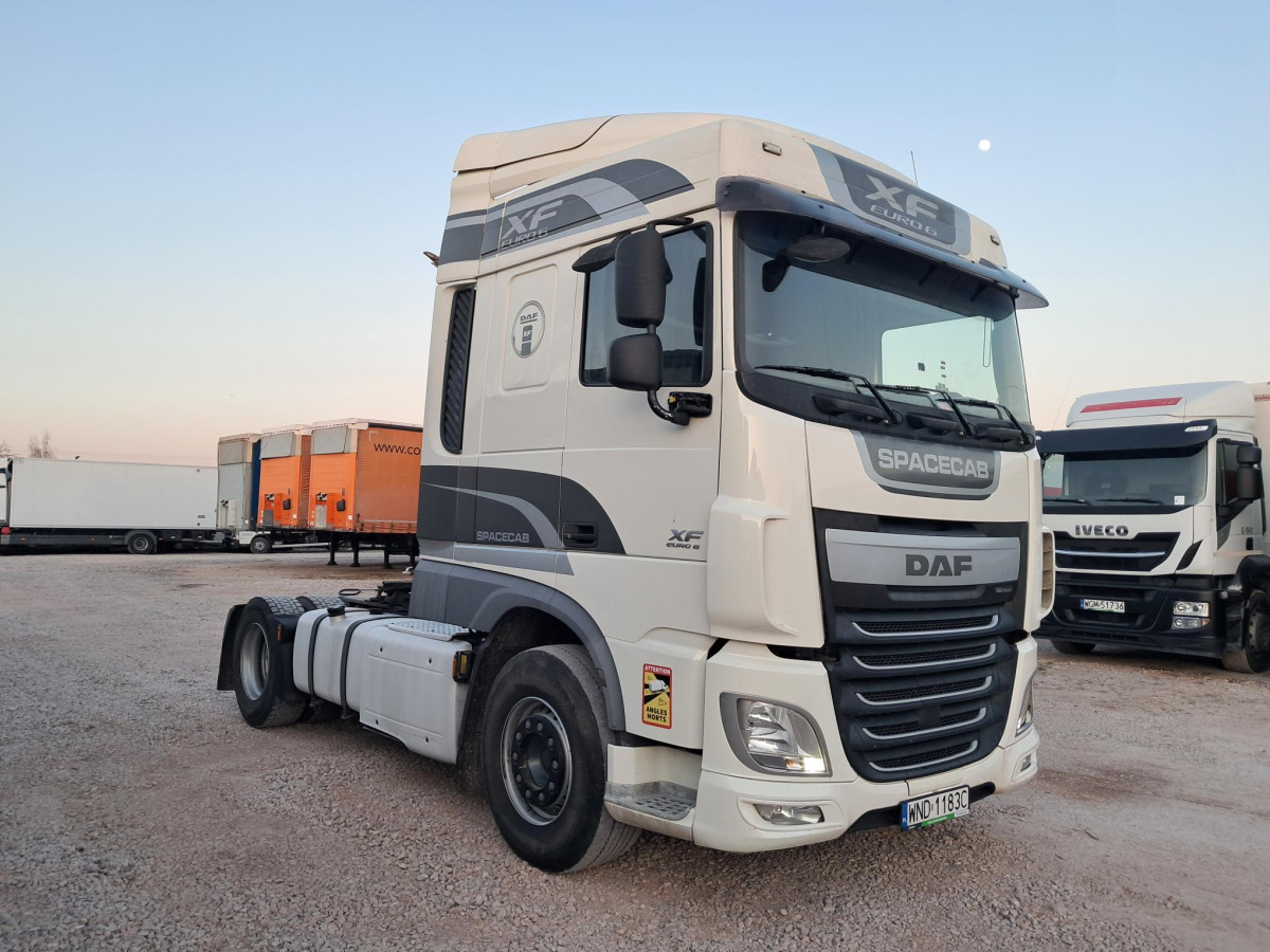 DAF XF 460 FT CIĄGNIK SIODŁOWY - Tahač: obrázek 1 DAF XF 460 FT CIĄGNIK SIODŁOWY - Tahač: obrázek 1