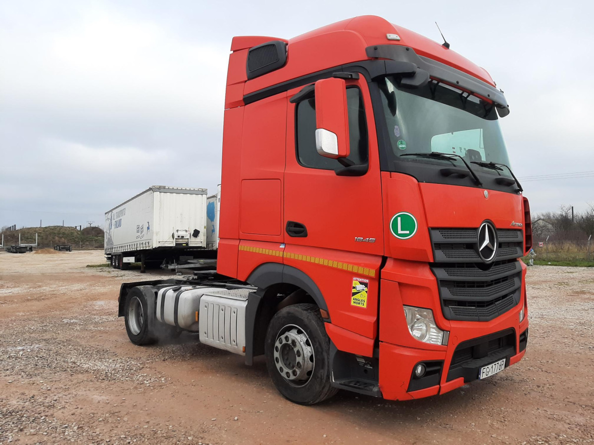 MERCEDES BENZ ACTROS CIĄGNIK SIODŁOWY - Tahač: obrázek 1 MERCEDES BENZ ACTROS CIĄGNIK SIODŁOWY - Tahač: obrázek 1
