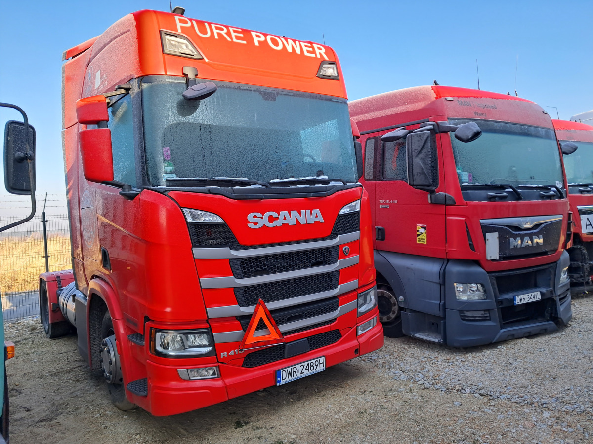 SCANIA R410 CIĄGNIK SIODŁOWY - Tahač: obrázek 1 SCANIA R410 CIĄGNIK SIODŁOWY - Tahač: obrázek 1