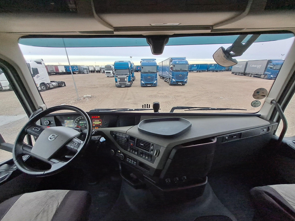 Tahač VOLVO FH 460 CIĄGNIK SIODŁOWY: obrázek 9