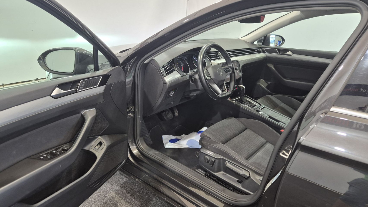 VOLKSWAGEN PASSAT KOMBI - Osobní auto: obrázek 5 VOLKSWAGEN PASSAT KOMBI - Osobní auto: obrázek 5