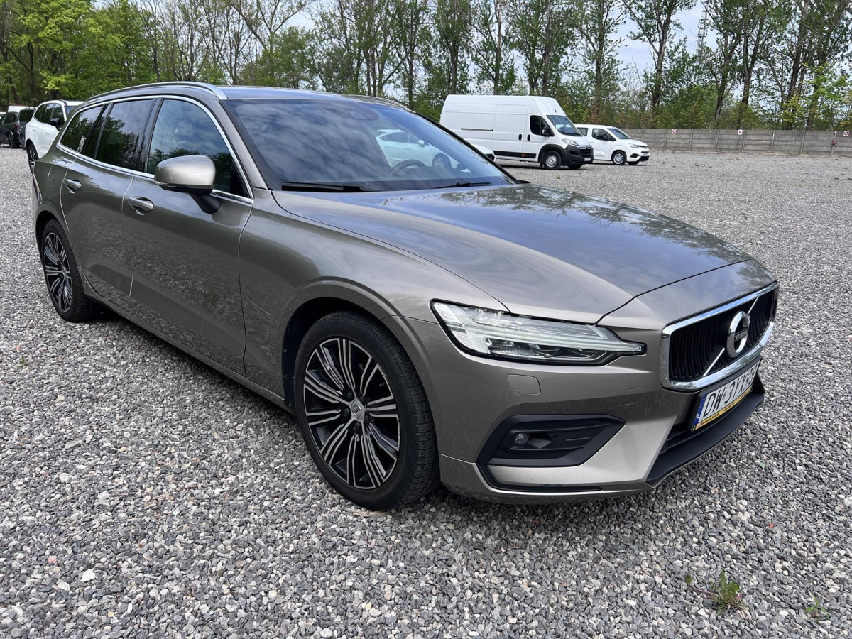 VOLVO V60 D4 2.0 MOMENTUM SUV - SUV: obrázek 1 VOLVO V60 D4 2.0 MOMENTUM SUV - SUV: obrázek 1