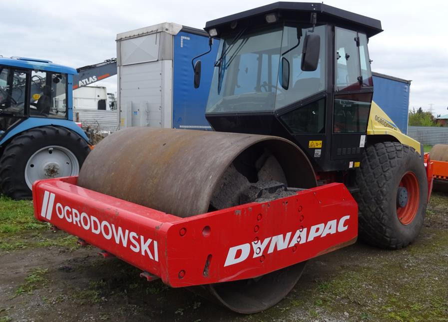 Walec DYNAPAC CA 302D 2011 - 3393 mth - CE - 15,9t - Válec: obrázek 2 Walec DYNAPAC CA 302D 2011 - 3393 mth - CE - 15,9t - Válec: obrázek 2
