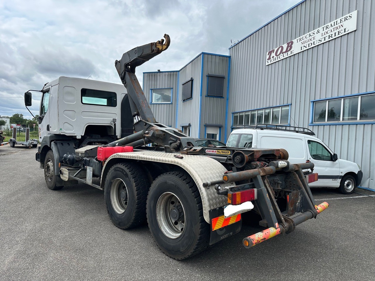RENAULT KERAX 370 DCI - Hákový nosič kontejnerů: obrázek 2 RENAULT KERAX 370 DCI - Hákový nosič kontejnerů: obrázek 2
