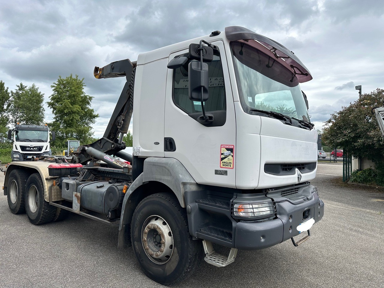 RENAULT KERAX 370 DCI - Hákový nosič kontejnerů: obrázek 4 RENAULT KERAX 370 DCI - Hákový nosič kontejnerů: obrázek 4