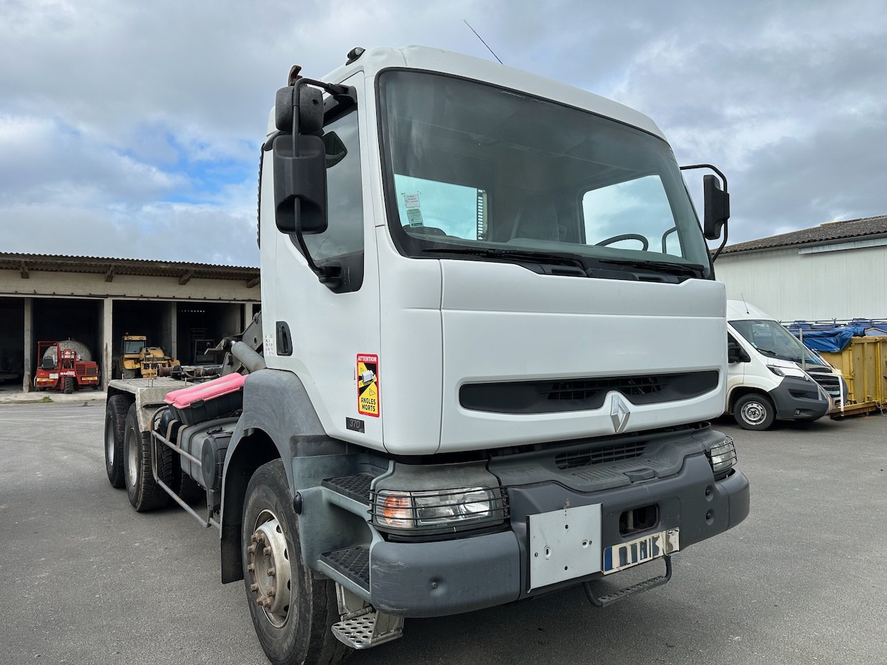 RENAULT KERAX 370 DCI - Hákový nosič kontejnerů: obrázek 5 RENAULT KERAX 370 DCI - Hákový nosič kontejnerů: obrázek 5