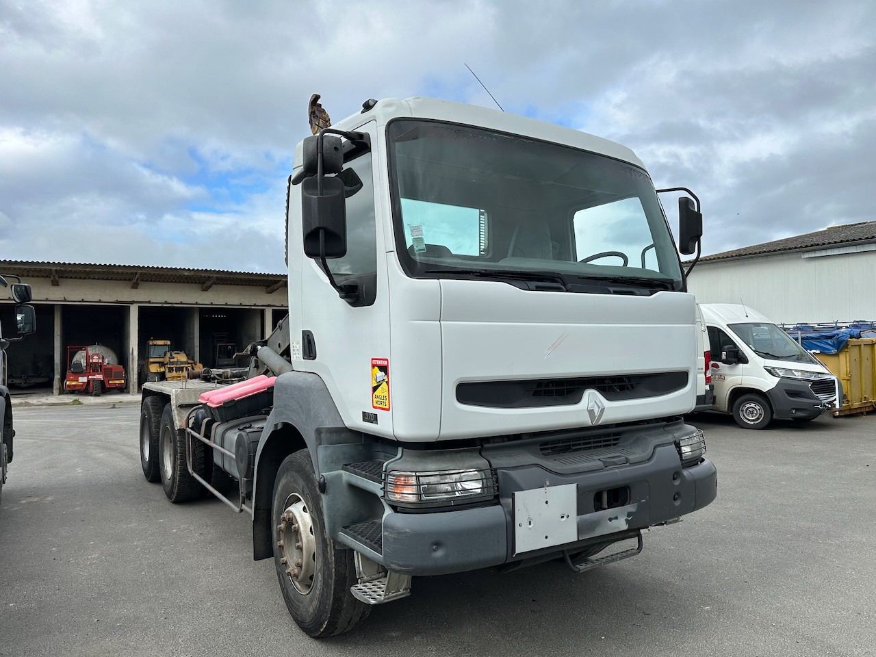 RENAULT KERAX 370 DCI - Hákový nosič kontejnerů: obrázek 2 RENAULT KERAX 370 DCI - Hákový nosič kontejnerů: obrázek 2