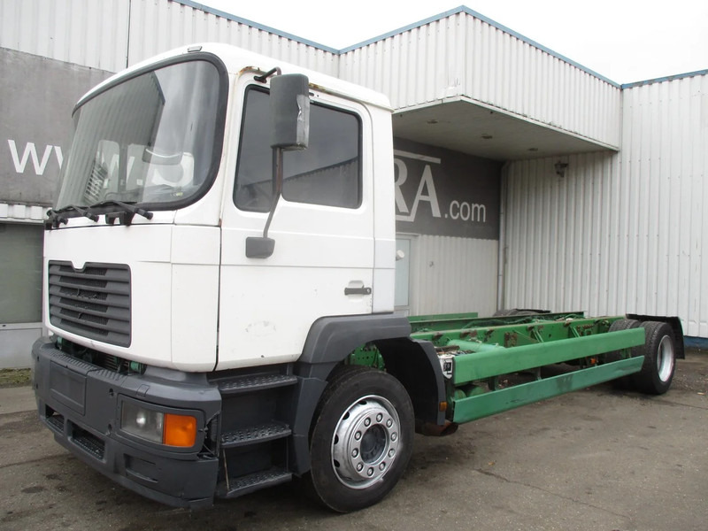MAN 18.314 , Manual , 6 Cylinder - Podvozek s kabinou: obrázek 1 MAN 18.314 , Manual , 6 Cylinder - Podvozek s kabinou: obrázek 1