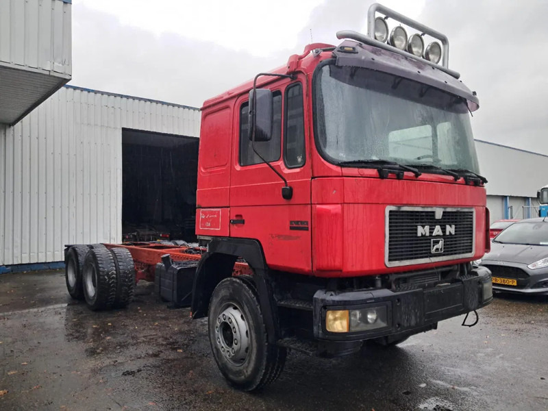 MAN 26-422 , 6x4 , Spring Suspension , ZF Manual Gearbox, Intarder - Podvozek s kabinou: obrázek 4 MAN 26-422 , 6x4 , Spring Suspension , ZF Manual Gearbox, Intarder - Podvozek s kabinou: obrázek 4