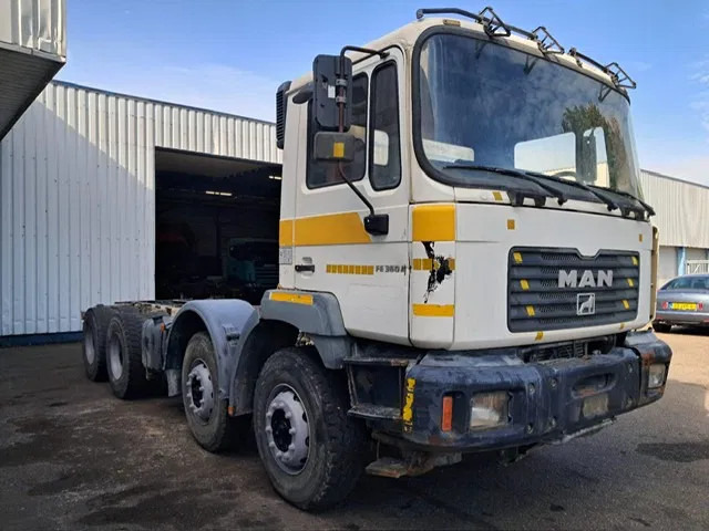 MAN 35-364 / FE 360 A , 8x4 , Spring Suspension , ZF Manual , Airco - Podvozek s kabinou: obrázek 4 MAN 35-364 / FE 360 A , 8x4 , Spring Suspension , ZF Manual , Airco - Podvozek s kabinou: obrázek 4