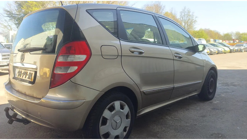 Mercedes-Benz A-Klasse 170 , Airco , leder , distrbute ketting maakt lawaai - Hatchback: obrázek 3 Mercedes-Benz A-Klasse 170 , Airco , leder , distrbute ketting maakt lawaai - Hatchback: obrázek 3