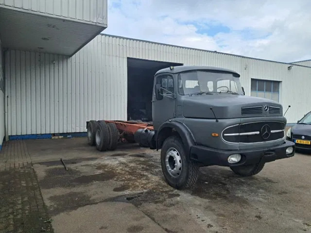 Mercedes-Benz LK 2624 , 6x4 , Manual , Spring suspension - Podvozek s kabinou: obrázek 4 Mercedes-Benz LK 2624 , 6x4 , Manual , Spring suspension - Podvozek s kabinou: obrázek 4