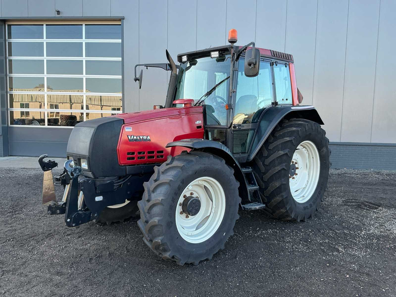 Traktor Valtra 6850-4 Hitech: obrázek 1