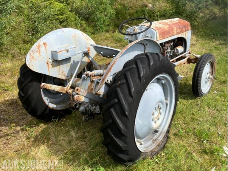 1950 Massey Ferguson Gråtass - Traktor: obrázek 4 1950 Massey Ferguson Gråtass - Traktor: obrázek 4