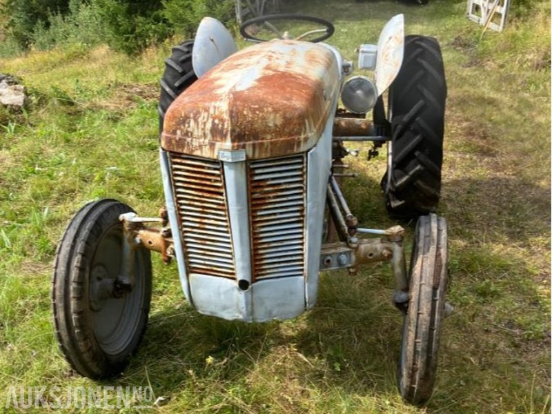 1950 Massey Ferguson Gråtass - Traktor: obrázek 2 1950 Massey Ferguson Gråtass - Traktor: obrázek 2