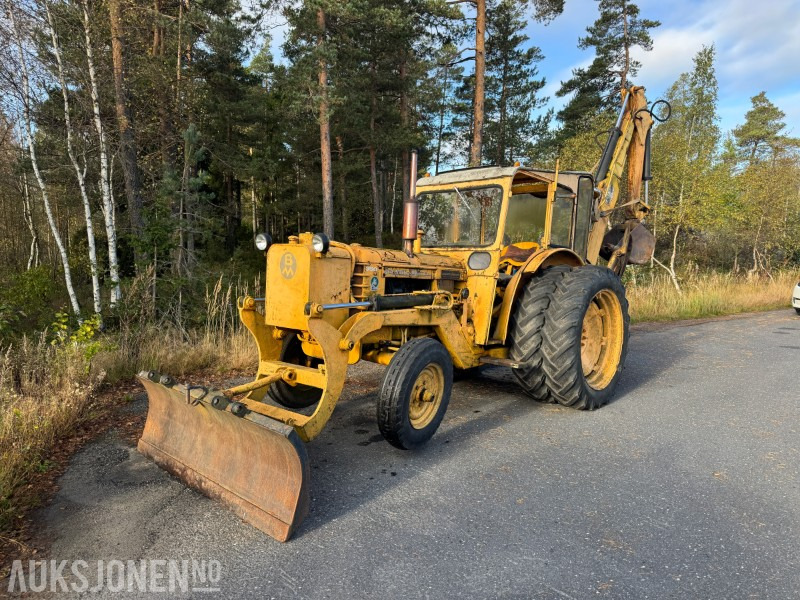 1967 Bolinder-Munktell BM 350 Traktor med graver og frontskjær – Traktorgraver - prosjekt / repobjekt - Rýpadlo-nakladač: obrázek 1 1967 Bolinder-Munktell BM 350 Traktor med graver og frontskjær – Traktorgraver - prosjekt / repobjekt - Rýpadlo-nakladač: obrázek 1