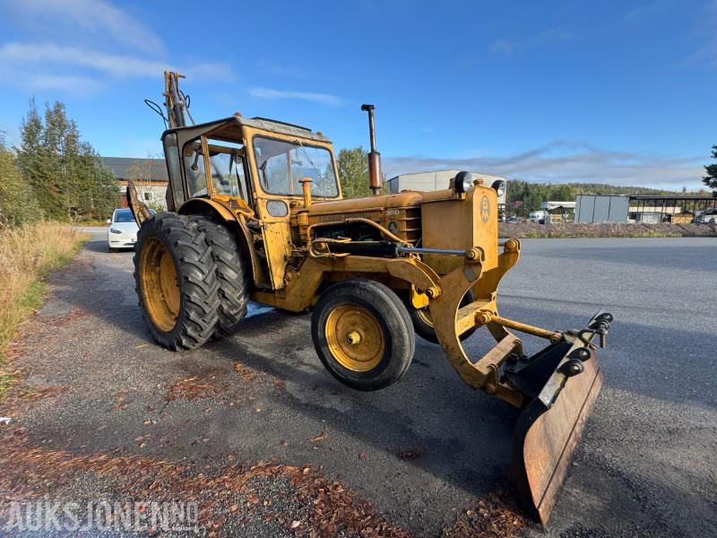 1967 Bolinder-Munktell BM 350 Traktor med graver og frontskjær – Traktorgraver - prosjekt / repobjekt - Rýpadlo-nakladač: obrázek 3 1967 Bolinder-Munktell BM 350 Traktor med graver og frontskjær – Traktorgraver - prosjekt / repobjekt - Rýpadlo-nakladač: obrázek 3