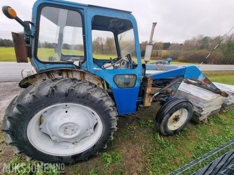 1972 Ford 3000 traktor med laster og skuffe - Traktor: obrázek 2 1972 Ford 3000 traktor med laster og skuffe - Traktor: obrázek 2