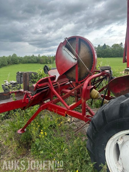 1973/1974 McCormick 434 med Dalen 1254 vedmaskin - Traktor: obrázek 5 1973/1974 McCormick 434 med Dalen 1254 vedmaskin - Traktor: obrázek 5