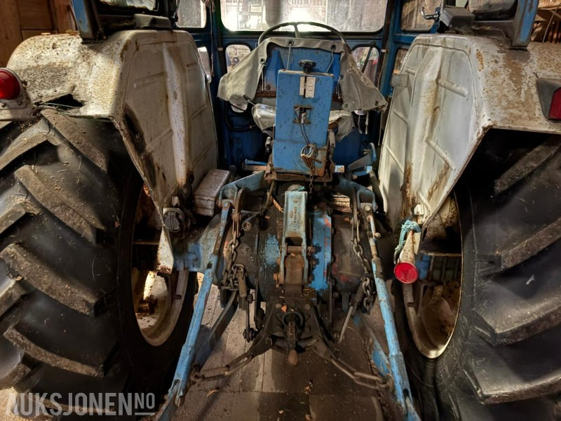 1975 FORD 4000 MED FRONTLASTER - Traktor: obrázek 4 1975 FORD 4000 MED FRONTLASTER - Traktor: obrázek 4