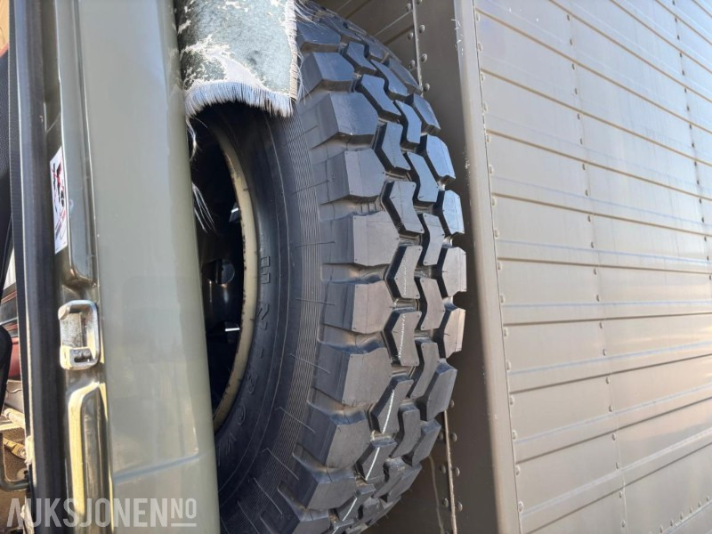 Skříňový nákladní auto 1980 Mercedes-Benz 1217 4X4 Allrad-Kipper Fahrgestell (AK/32): obrázek 13