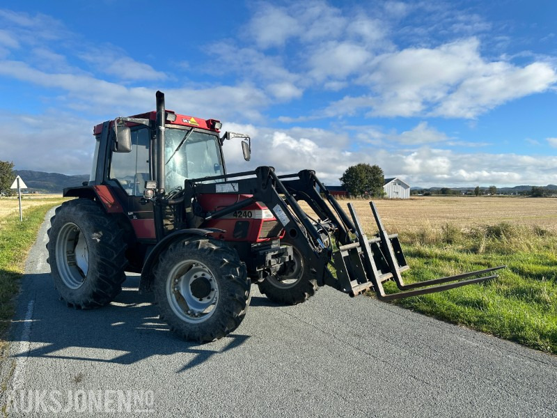 1996 CASE IH 4240 XL Traktor med frontlaster, og utstyr - Traktor: obrázek 3 1996 CASE IH 4240 XL Traktor med frontlaster, og utstyr - Traktor: obrázek 3