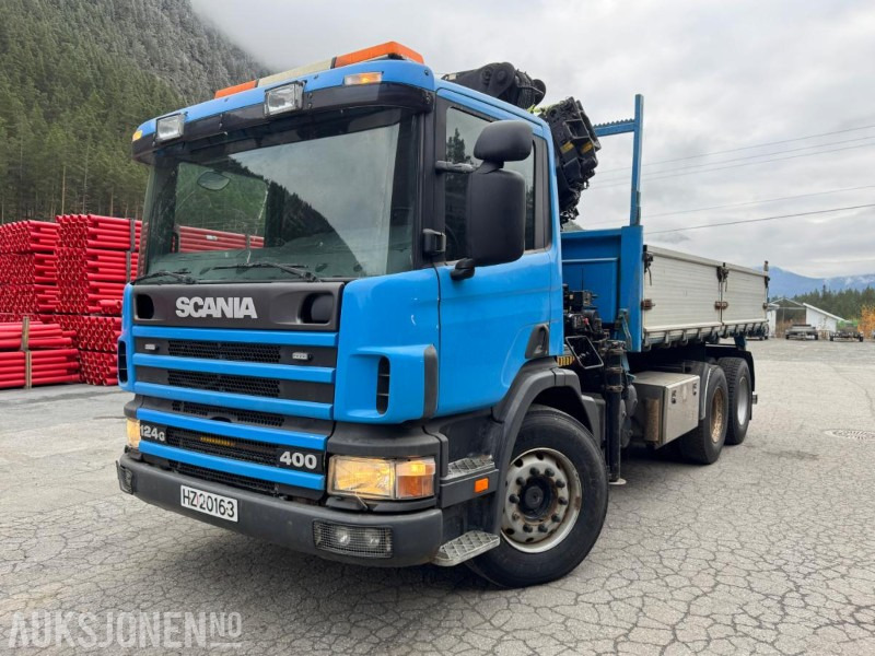 1997 Scania P124 400 kranbil med 3-veis tipp og klype - Auto s hydraulickou rukou: obrázek 2 1997 Scania P124 400 kranbil med 3-veis tipp og klype - Auto s hydraulickou rukou: obrázek 2