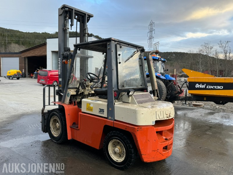 1998 Nissan 35 - Modell WF03A33U - Diesel - Motvektstruck - Pracovní plošina: obrázek 3 1998 Nissan 35 - Modell WF03A33U - Diesel - Motvektstruck - Pracovní plošina: obrázek 3