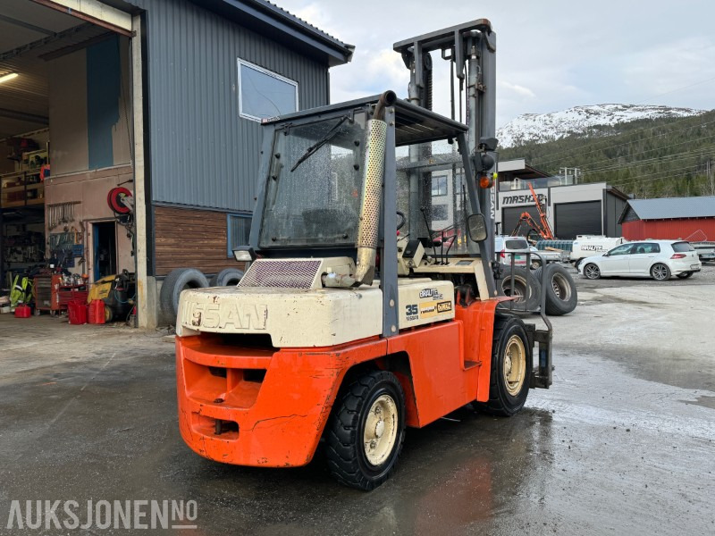 1998 Nissan 35 - Modell WF03A33U - Diesel - Motvektstruck - Pracovní plošina: obrázek 4 1998 Nissan 35 - Modell WF03A33U - Diesel - Motvektstruck - Pracovní plošina: obrázek 4