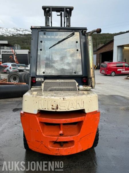 1998 Nissan 35 - Modell WF03A33U - Diesel - Motvektstruck - Pracovní plošina: obrázek 5 1998 Nissan 35 - Modell WF03A33U - Diesel - Motvektstruck - Pracovní plošina: obrázek 5