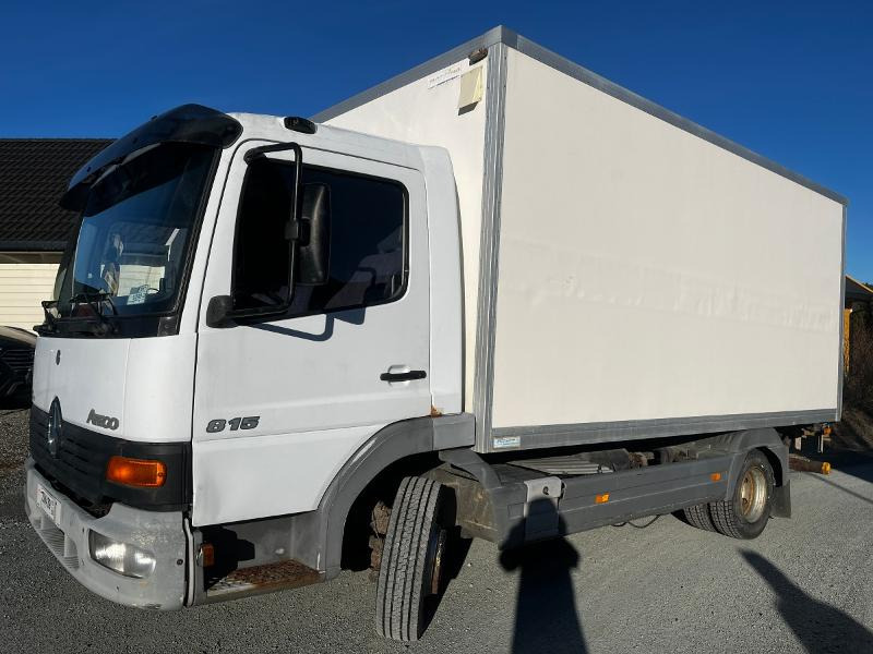 1999 Mercedes-Benz Atego 815 skapbil med lift, 238572 km - Skříňový nákladní auto: obrázek 1 1999 Mercedes-Benz Atego 815 skapbil med lift, 238572 km - Skříňový nákladní auto: obrázek 1