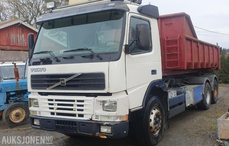 2000 Volvo FM-12 MED KASSE OG MASKINFLAK - Hákový nosič kontejnerů: obrázek 1 2000 Volvo FM-12 MED KASSE OG MASKINFLAK - Hákový nosič kontejnerů: obrázek 1