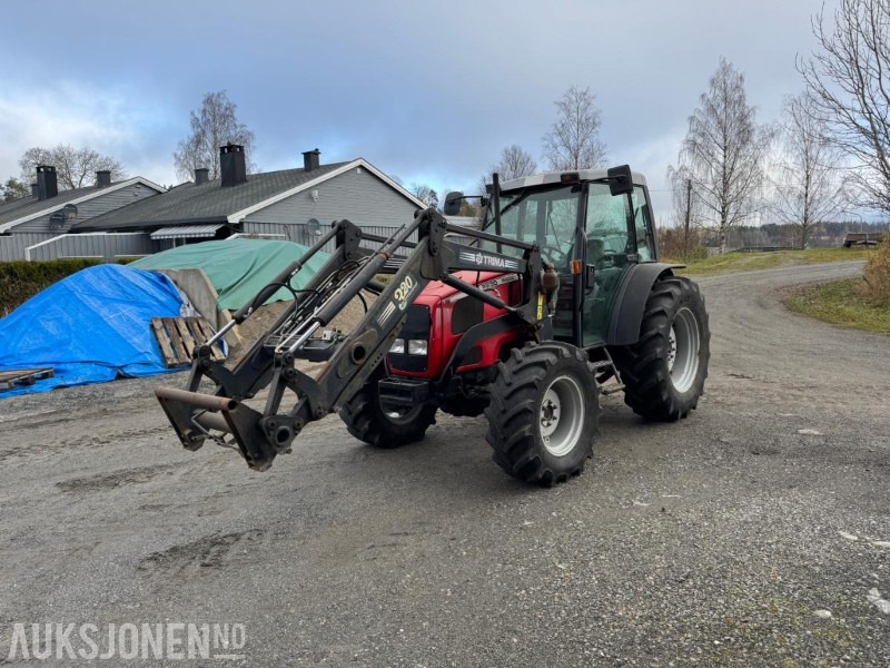 2001 Massey Ferguson 2230-4 m/Trima 320 Professional laster, 1171 timer, servicehistorikk, fremstår som godt vedlikeholdt - Traktor: obrázek 1 2001 Massey Ferguson 2230-4 m/Trima 320 Professional laster, 1171 timer, servicehistorikk, fremstår som godt vedlikeholdt - Traktor: obrázek 1